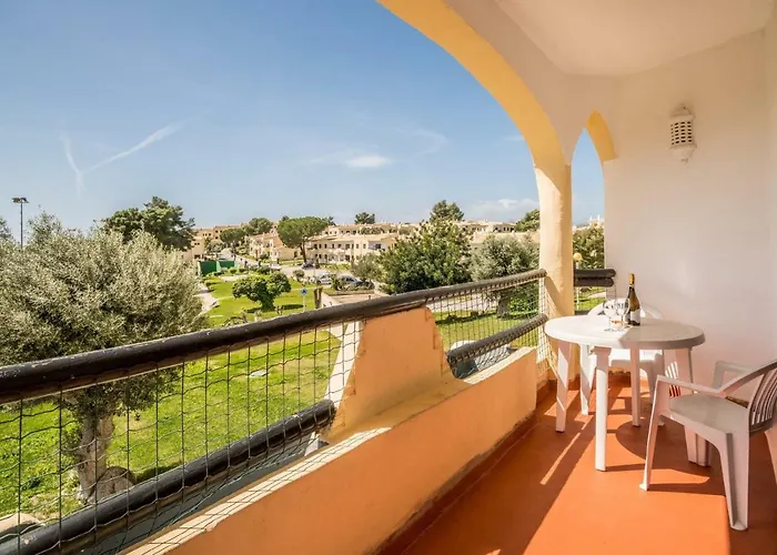 H10-104 Clube Brisamar 알보르